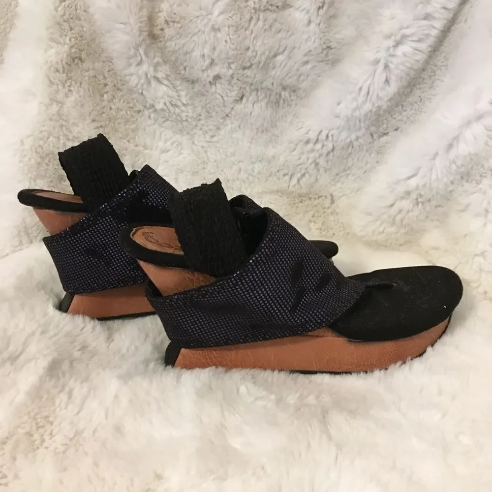 Modzori Reversible Black Shimmery Wedges Sandals Size 7
